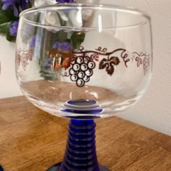 Vintage Cocktail Glasses Pair with Gold Grapevine Pattern and Cobalt Blue Beehiv - Picture 9 of 10